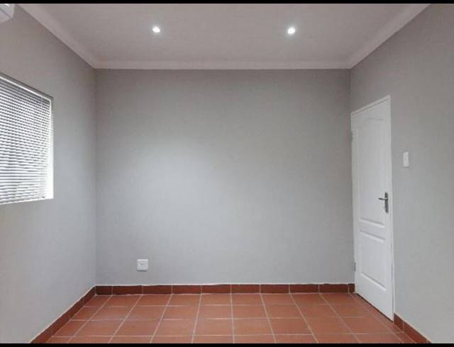 BUSINESS PROPERTY TO RENT IN CLUBVIEW